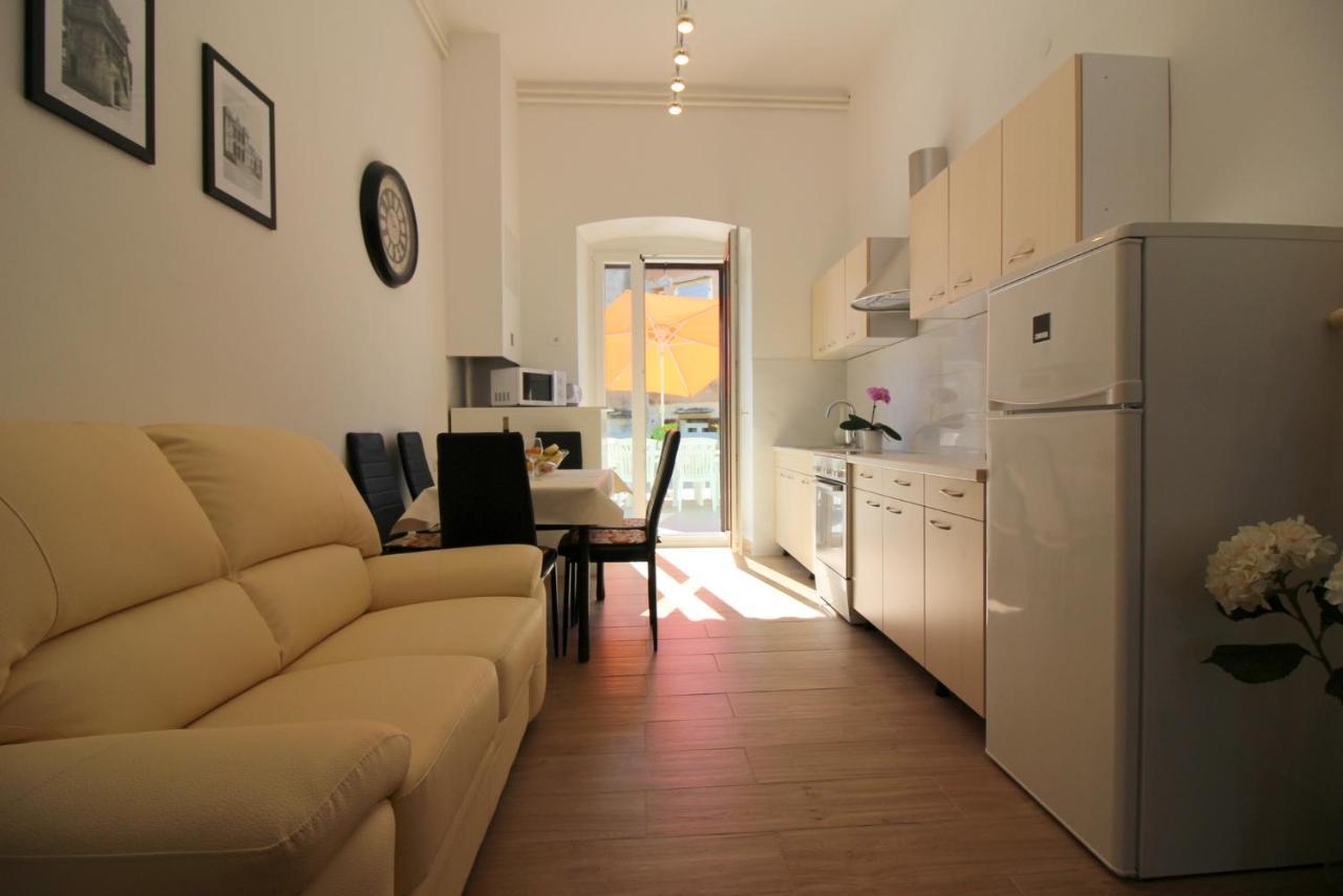 Apartment Old City Пореч Екстериор снимка